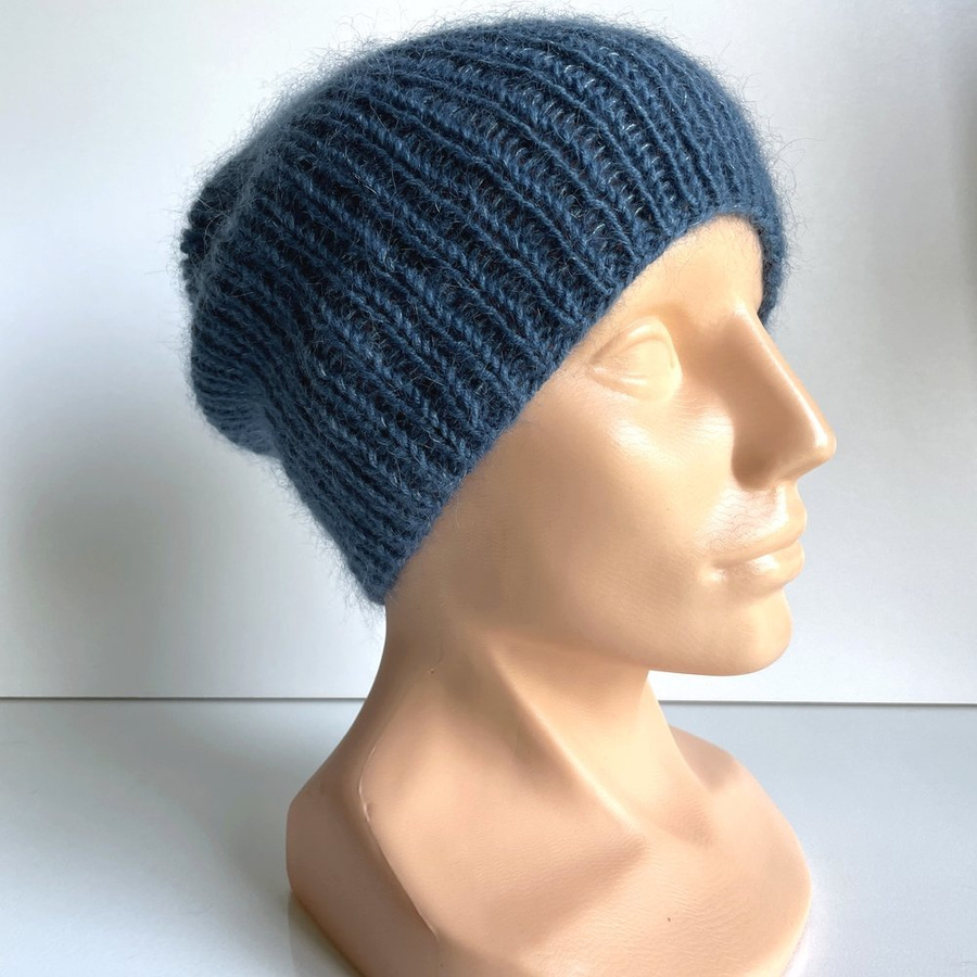 Handgemachte Damenmütze AUREA 100% Baby Merino plus Mohair und Seide 42/27 Petrol